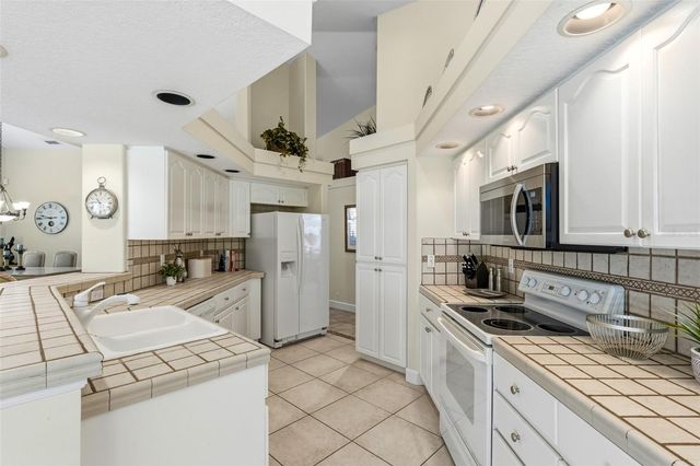 8718 54TH AVENUE E, Bradenton, FL 34211