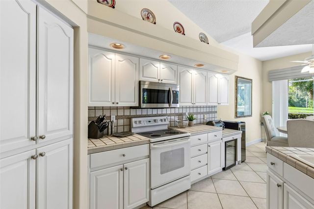 8718 54TH AVENUE E, Bradenton, FL 34211