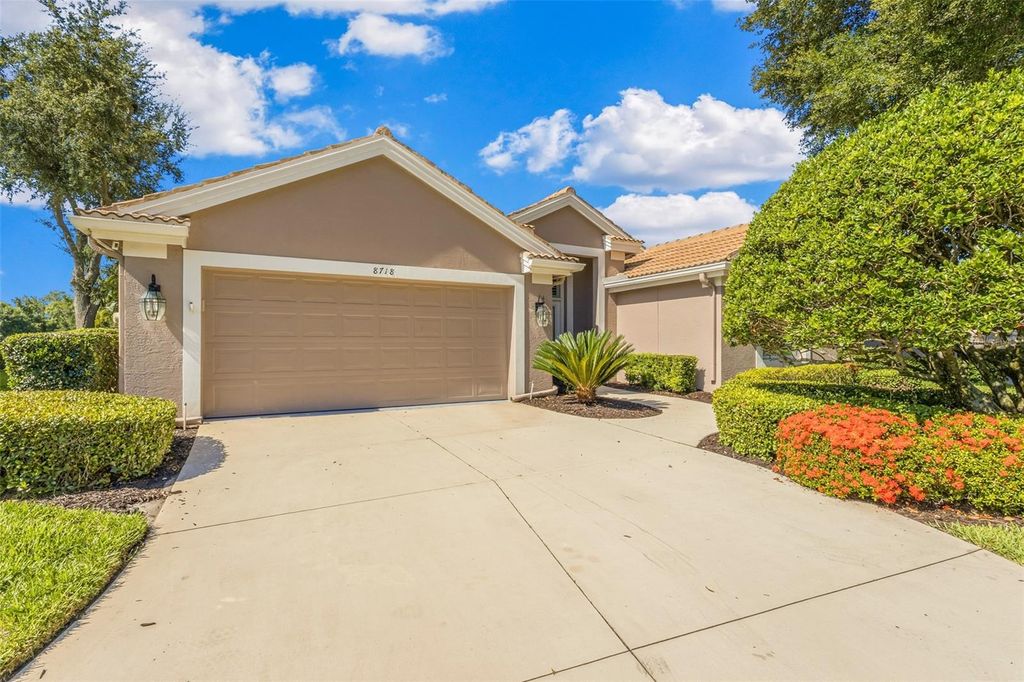 Image 11 of property listing at 8718 54TH AVENUE E, Bradenton, FL 34211