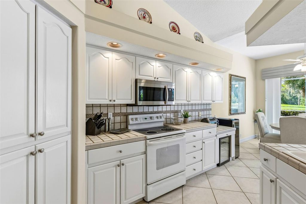 Image 27 of property listing at 8718 54TH AVENUE E, Bradenton, FL 34211