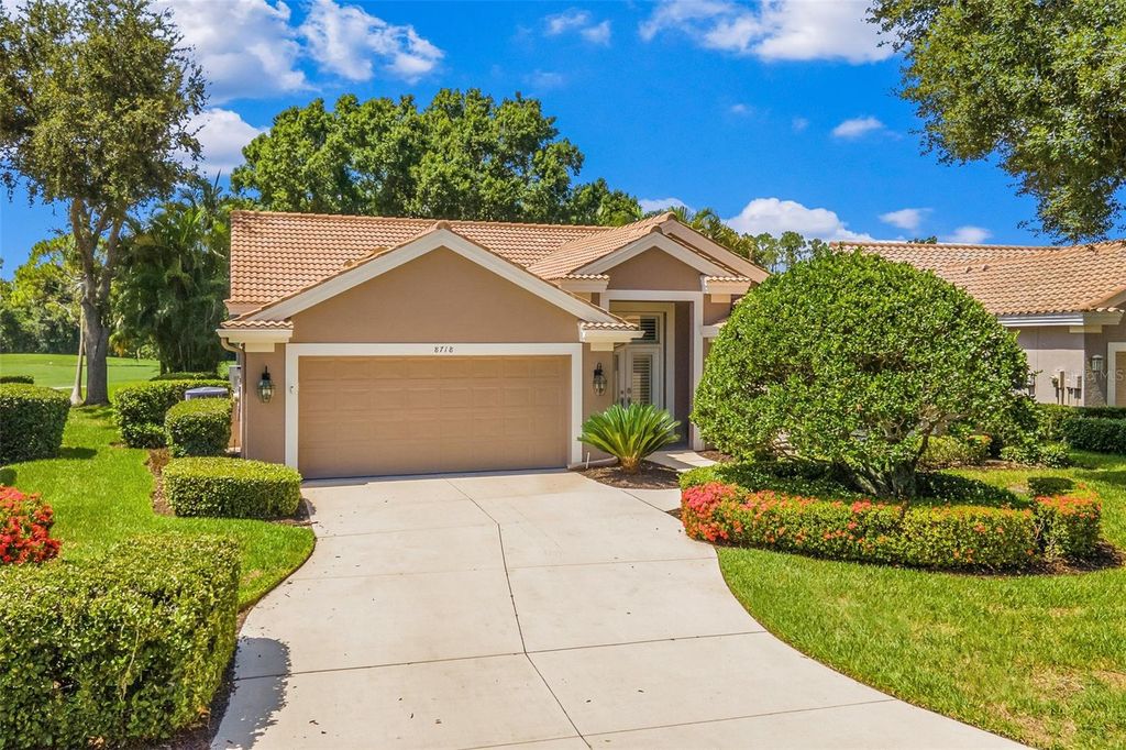 Image 4 of property listing at 8718 54TH AVENUE E, Bradenton, FL 34211