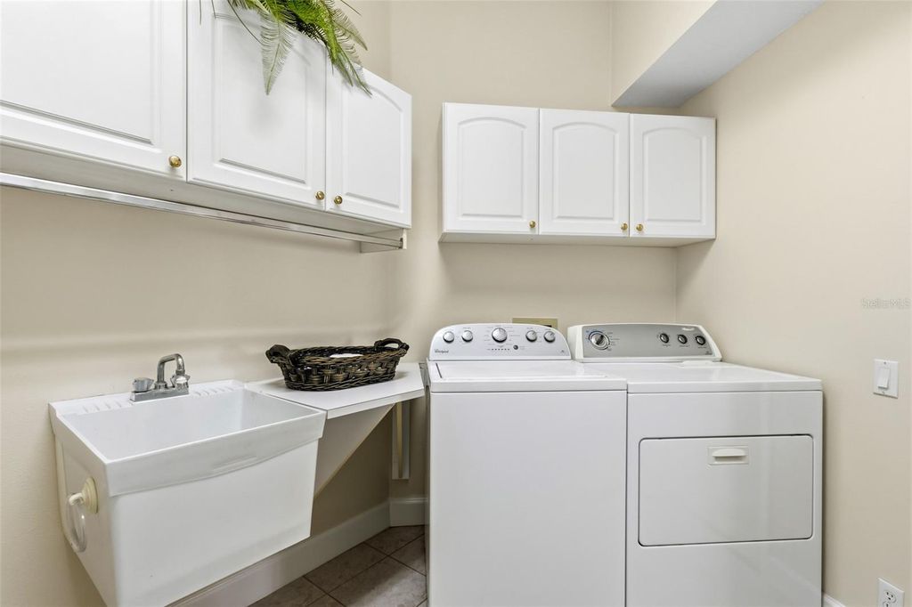 Image 56 of property listing at 8718 54TH AVENUE E, Bradenton, FL 34211