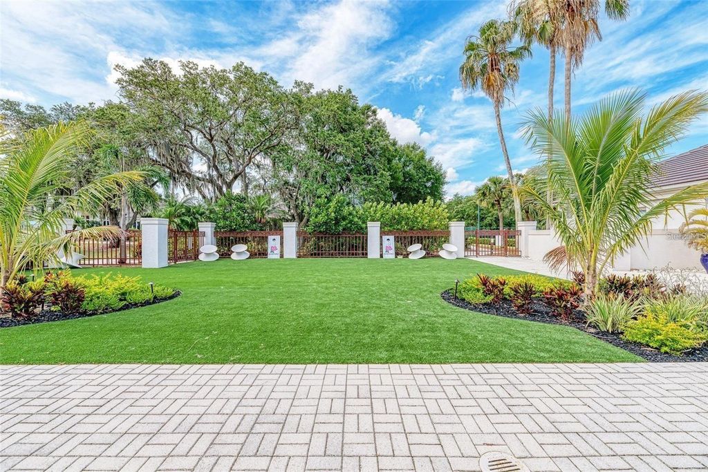 Image 74 of property listing at 8718 54TH AVENUE E, Bradenton, FL 34211