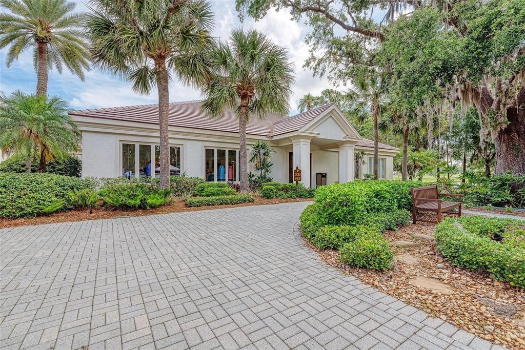 Image 79 of property listing at 8718 54TH AVENUE E, Bradenton, FL 34211
