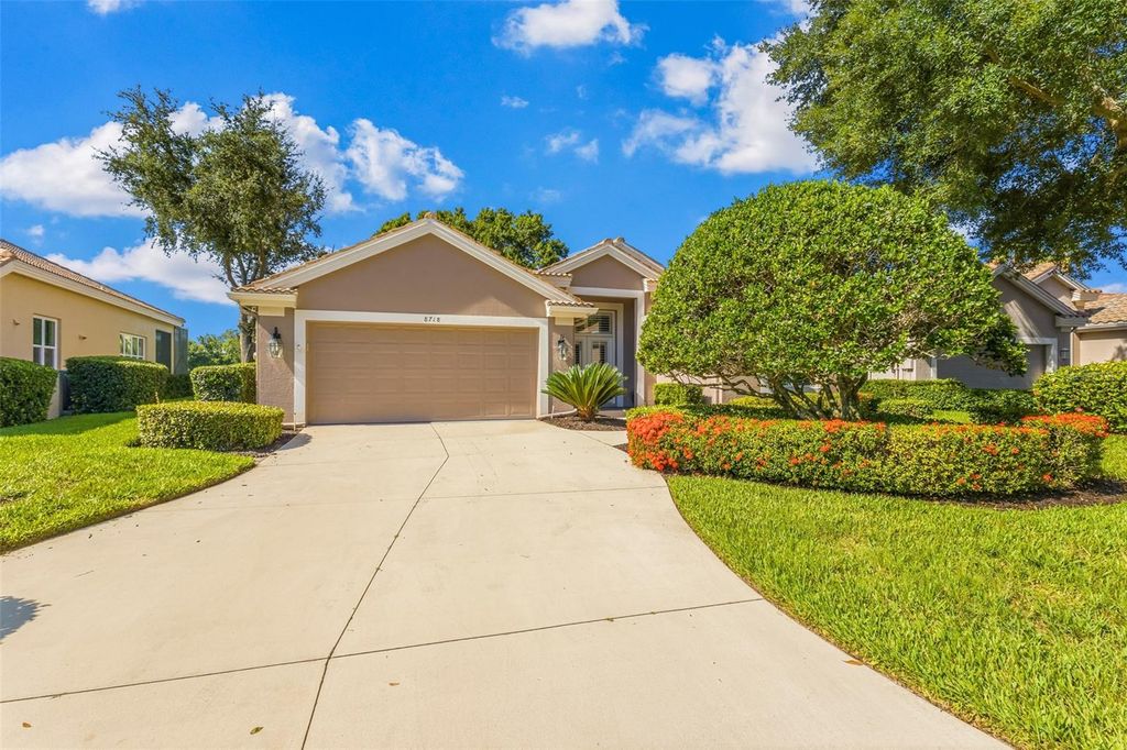 Image 9 of property listing at 8718 54TH AVENUE E, Bradenton, FL 34211
