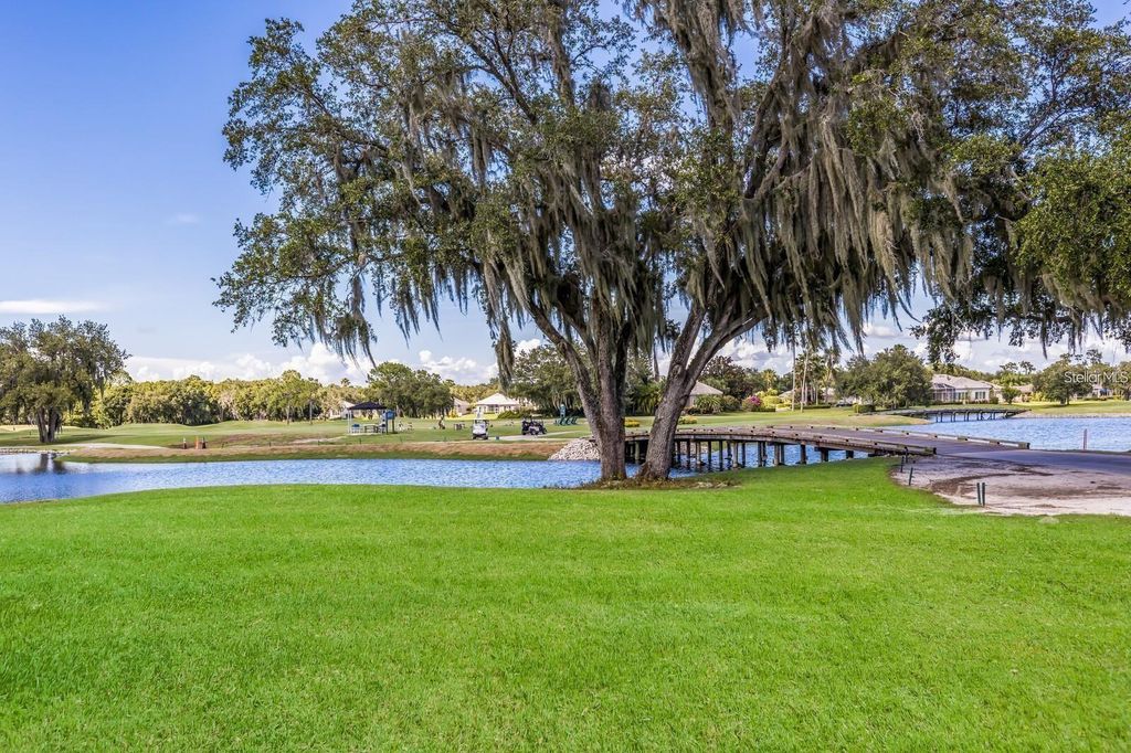 Image 81 of property listing at 8718 54TH AVENUE E, Bradenton, FL 34211