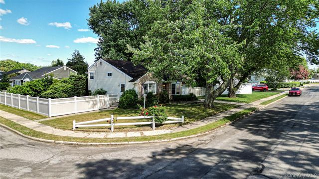 64 Grand Avenue, Lindenhurst, NY 11757
