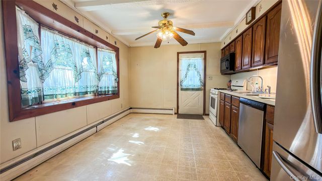 64 Grand Avenue, Lindenhurst, NY 11757