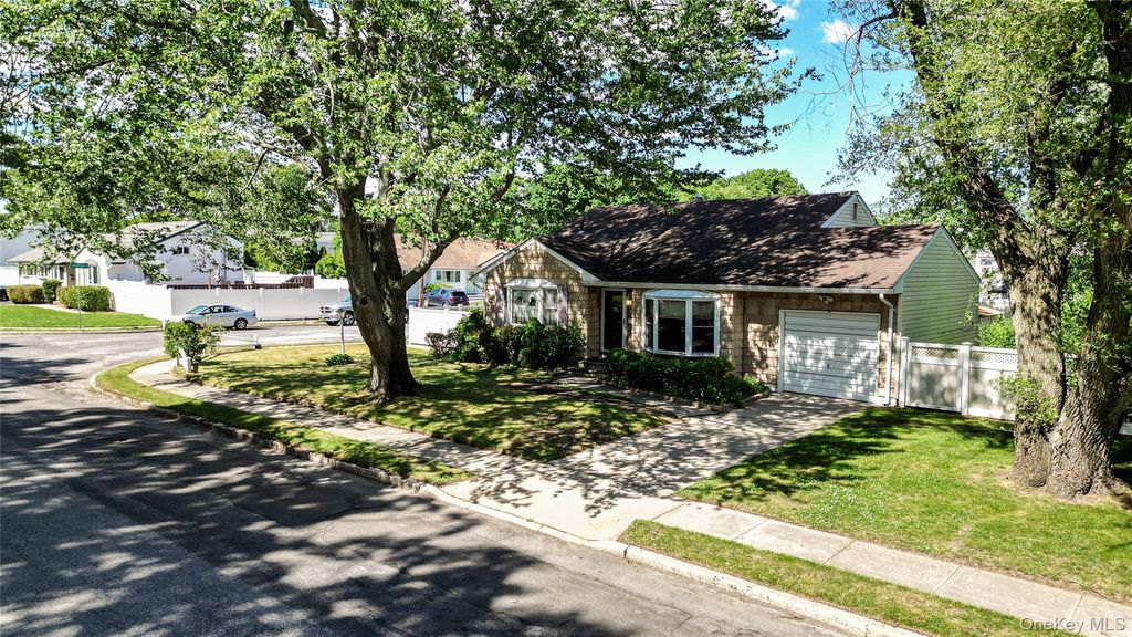 64 Grand Avenue, Lindenhurst, NY 11757