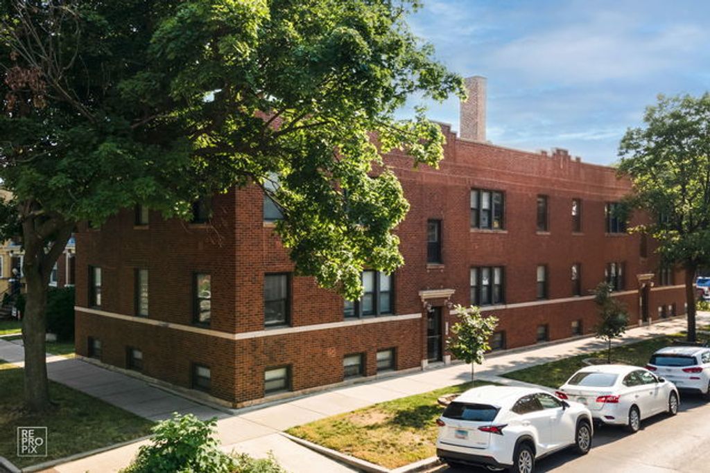 3318 W Byron Street 1, Chicago, IL 60618 — photo 2