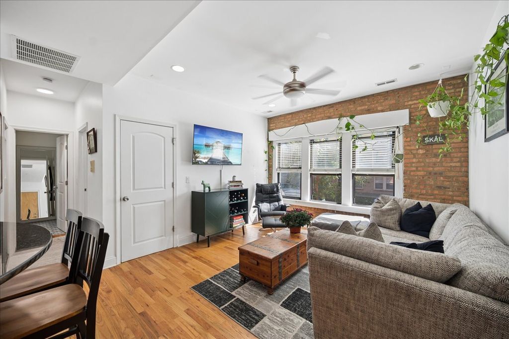 3318 W Byron Street 1, Chicago, IL 60618 — photo 3