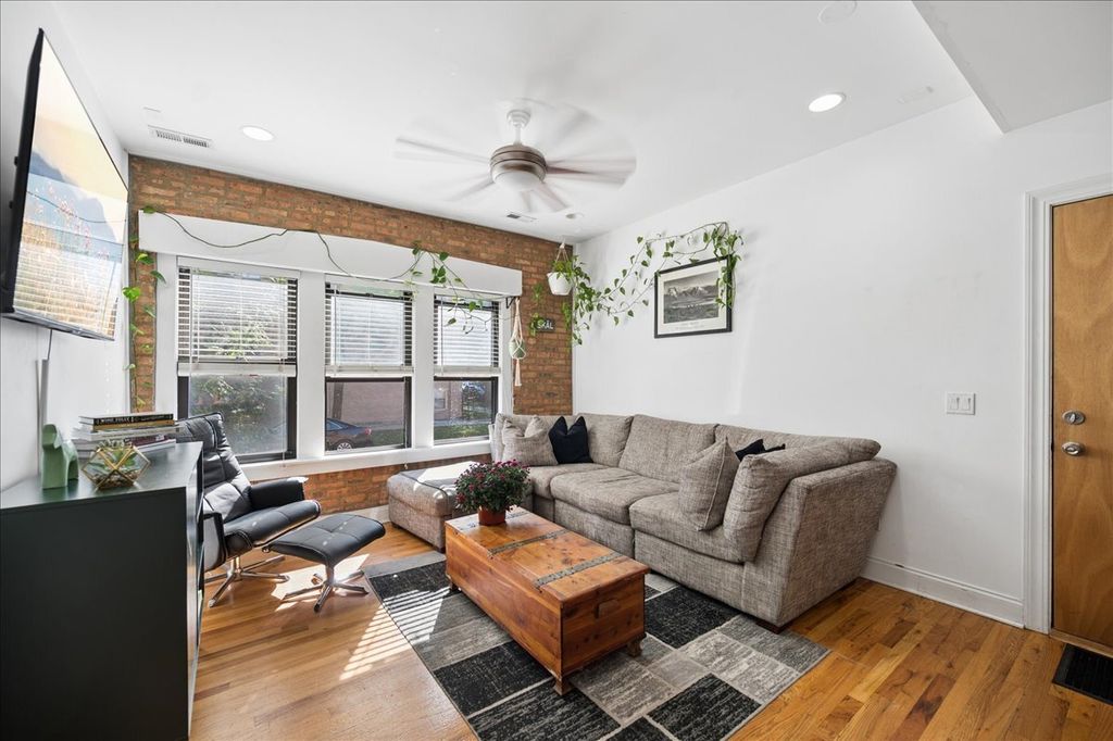 3318 W Byron Street 1, Chicago, IL 60618 — photo 4