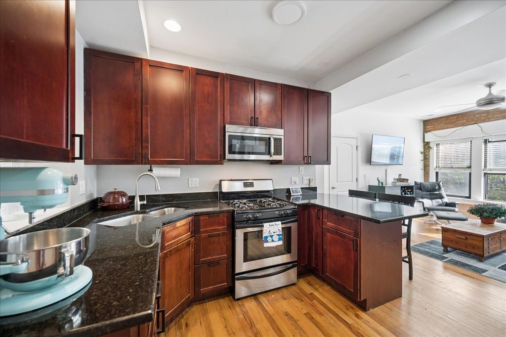 3318 W Byron Street 1, Chicago, IL 60618 — photo 5