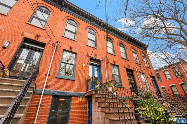 210 13th Street, Hoboken, NJ 07030