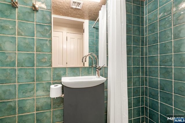 210 13th Street, Hoboken, NJ 07030