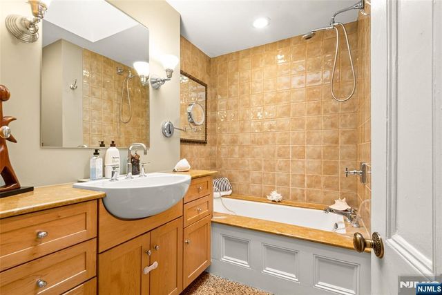 210 13th Street, Hoboken, NJ 07030