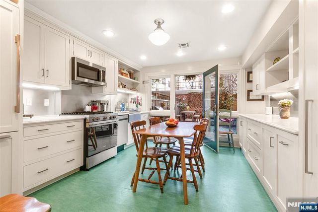 210 13th Street, Hoboken, NJ 07030