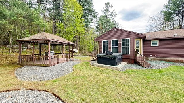 83 Ash St, Spencer, MA 01265