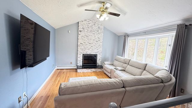 83 Ash St, Spencer, MA 01265