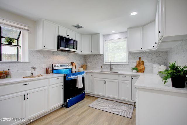 7227 WENDY Circle, Jacksonville, FL 32211