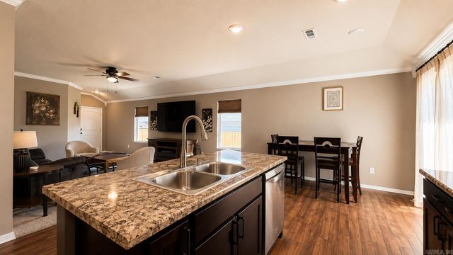 4081 Kings River Trl, Bauxite, AR 72011