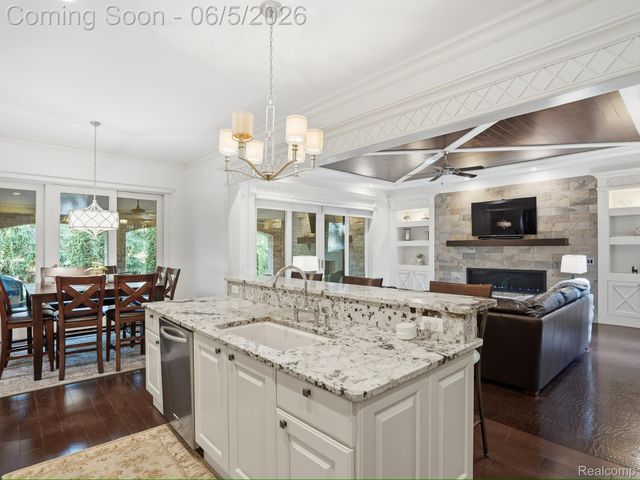 55951 Ashbrooke Drive W, Shelby Charter Township, MI 48316