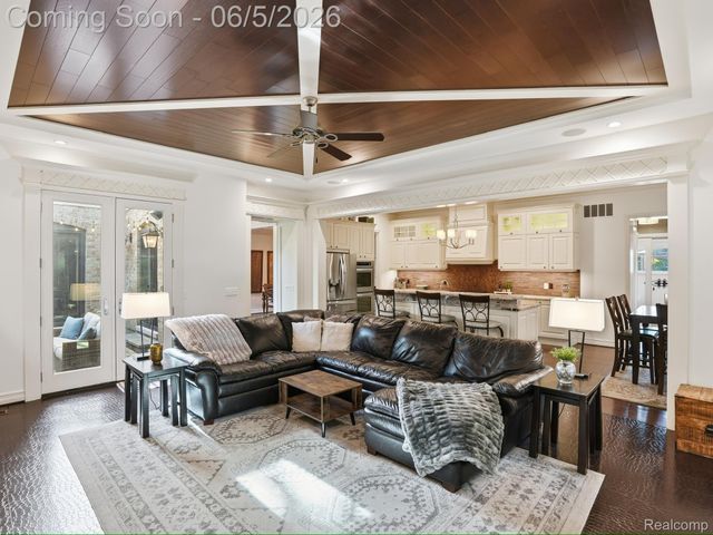 55951 Ashbrooke Drive W, Shelby Charter Township, MI 48316