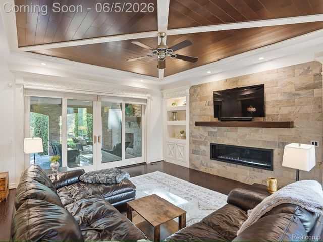 55951 Ashbrooke Drive W, Shelby Charter Township, MI 48316
