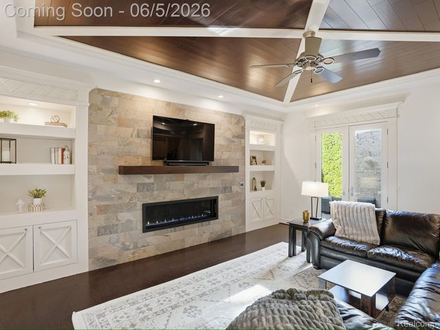55951 Ashbrooke Drive W, Shelby Charter Township, MI 48316