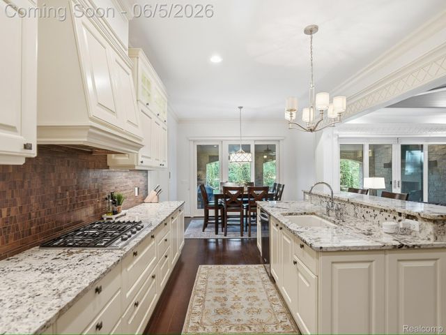 55951 Ashbrooke Drive W, Shelby Charter Township, MI 48316