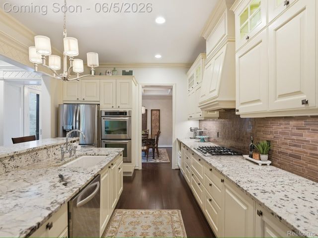 55951 Ashbrooke Drive W, Shelby Charter Township, MI 48316