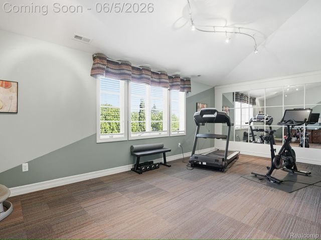 55951 Ashbrooke Drive W, Shelby Charter Township, MI 48316