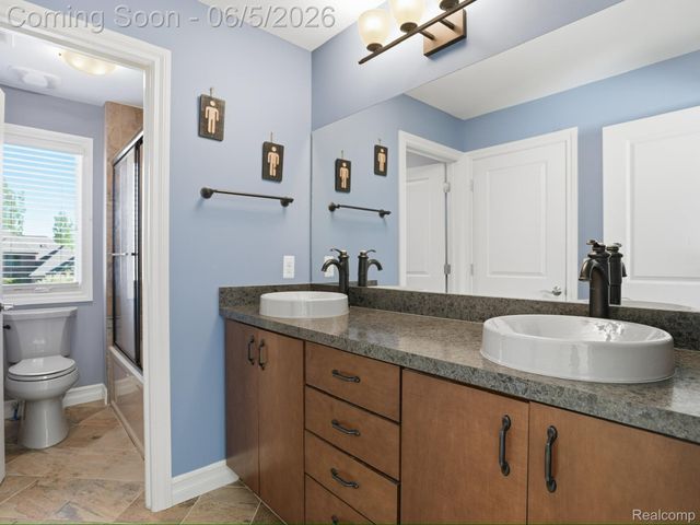 55951 Ashbrooke Drive W, Shelby Charter Township, MI 48316