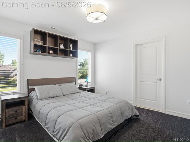 55951 Ashbrooke Drive W, Shelby Charter Township, MI 48316