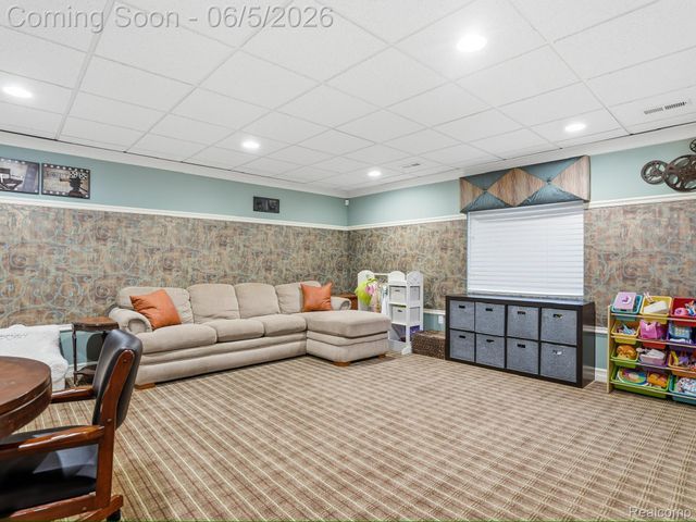55951 Ashbrooke Drive W, Shelby Charter Township, MI 48316