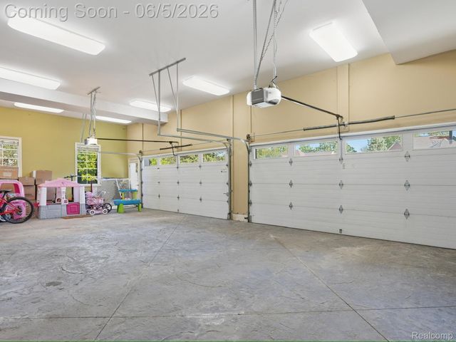 55951 Ashbrooke Drive W, Shelby Charter Township, MI 48316
