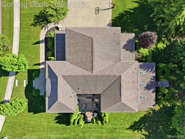 55951 Ashbrooke Drive W, Shelby Charter Township, MI 48316