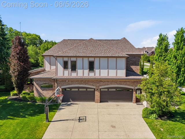 55951 Ashbrooke Drive W, Shelby Charter Township, MI 48316