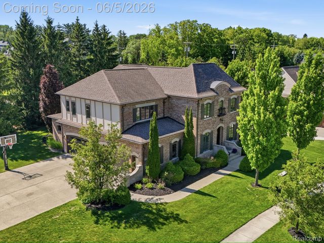 55951 Ashbrooke Drive W, Shelby Charter Township, MI 48316
