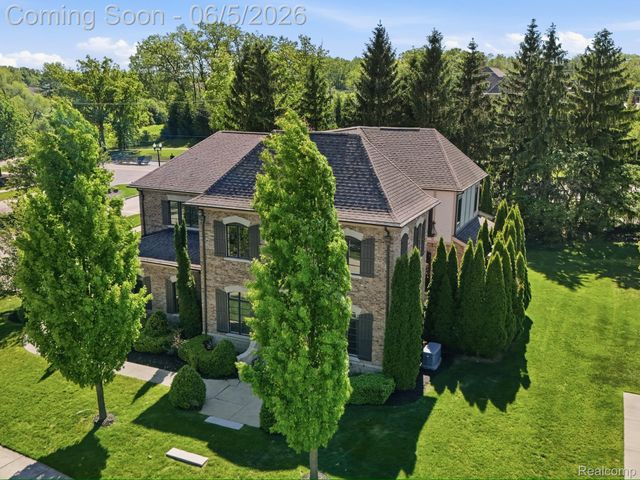 55951 Ashbrooke Drive W, Shelby Charter Township, MI 48316