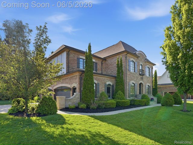 55951 Ashbrooke Drive W, Shelby Charter Township, MI 48316