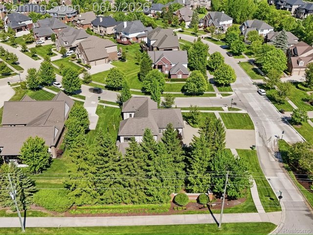 55951 Ashbrooke Drive W, Shelby Charter Township, MI 48316
