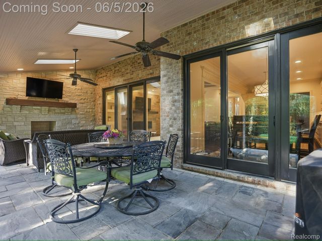 55951 Ashbrooke Drive W, Shelby Charter Township, MI 48316