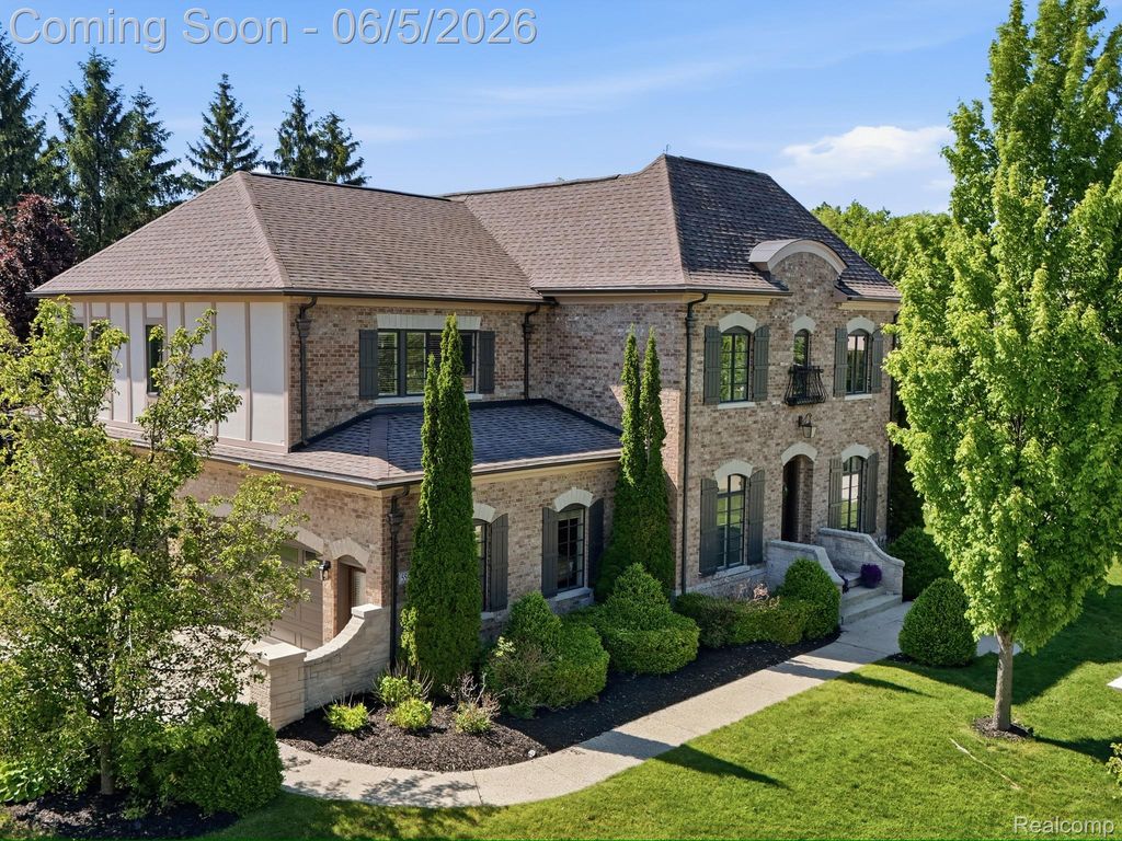 55951 Ashbrooke Drive W, Shelby Charter Township, MI 48316