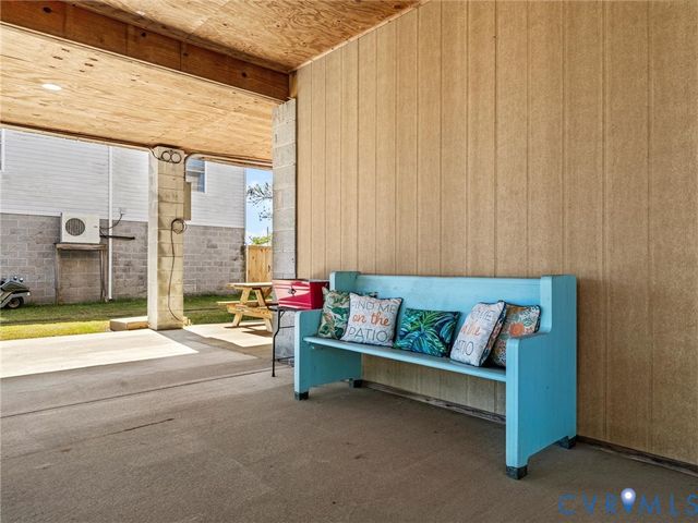 84 New Little St, North, VA 23128