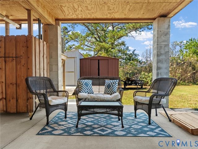 84 New Little St, North, VA 23128