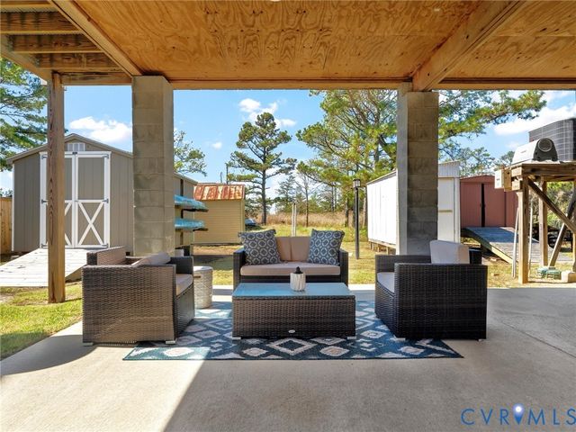 84 New Little St, North, VA 23128