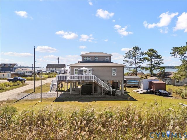 84 New Little St, North, VA 23128