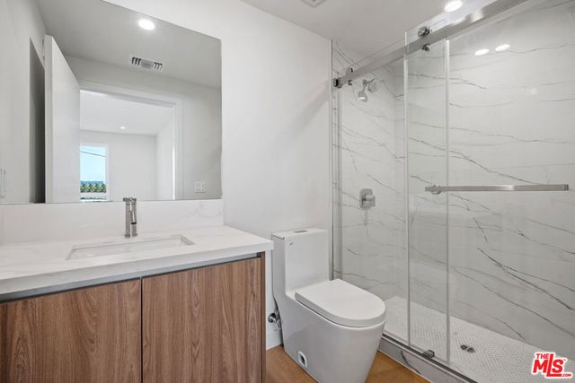 1717 Winona Boulevard 302, Los Angeles, CA 90027