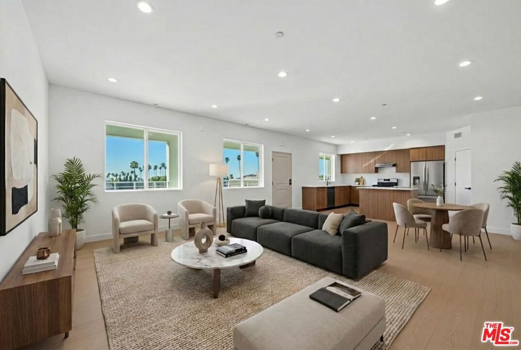 1717 Winona Boulevard 302, Los Angeles, CA 90027